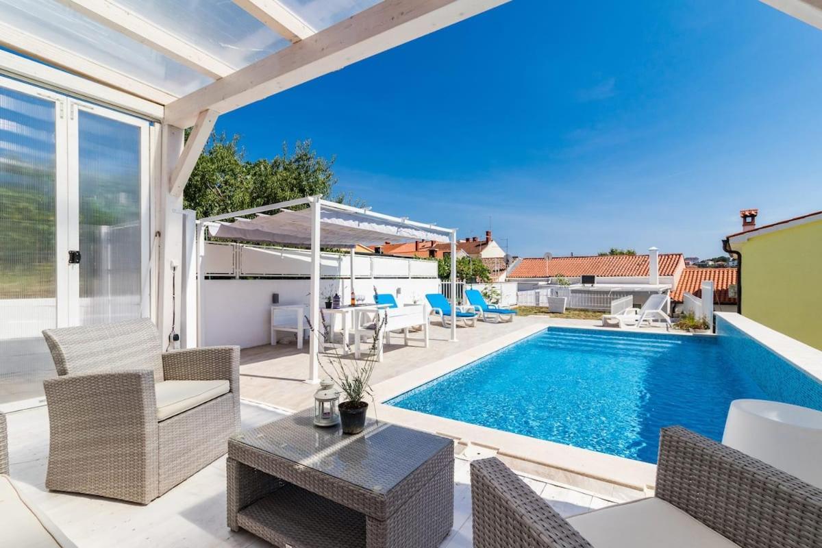 Gridolina Apartment พูลา ภายนอก รูปภาพ
