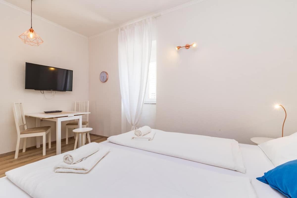 Gridolina Apartment พูลา ภายนอก รูปภาพ