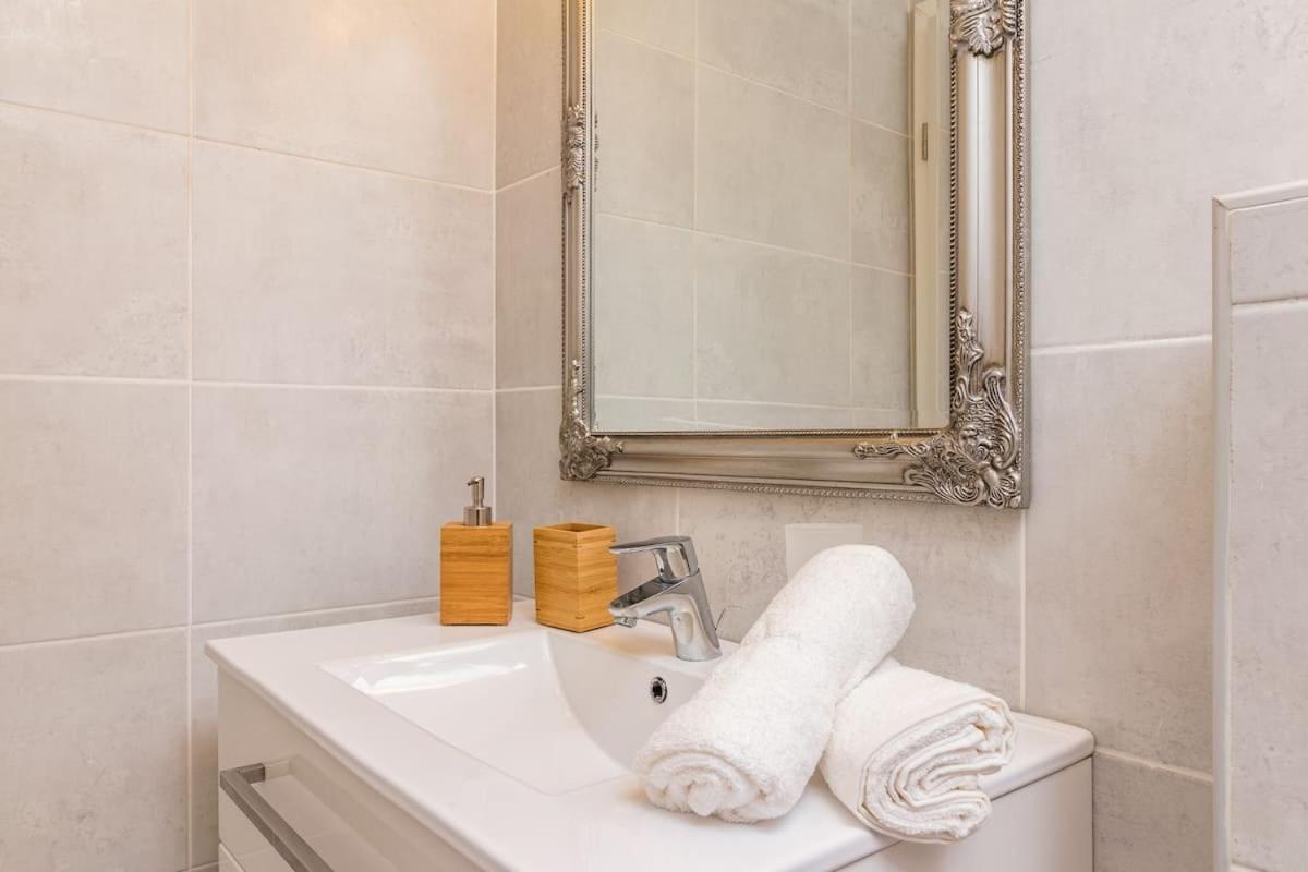 Gridolina Apartment พูลา ภายนอก รูปภาพ